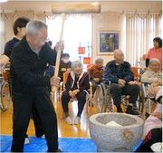 餅つきの行事の様子