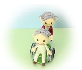 車いすの高齢者と介助する家族のイラスト